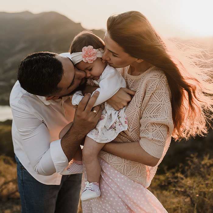 Kissing and Contagious Cavities